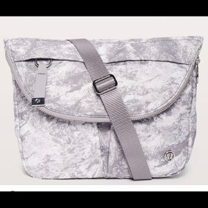 Lululemon festival bag